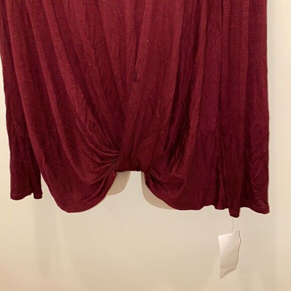 Eyeshadow Burgundy Passion Scoop Bottom Top Blouse Shirt 2X Plus NWT - Picture 2 of 5